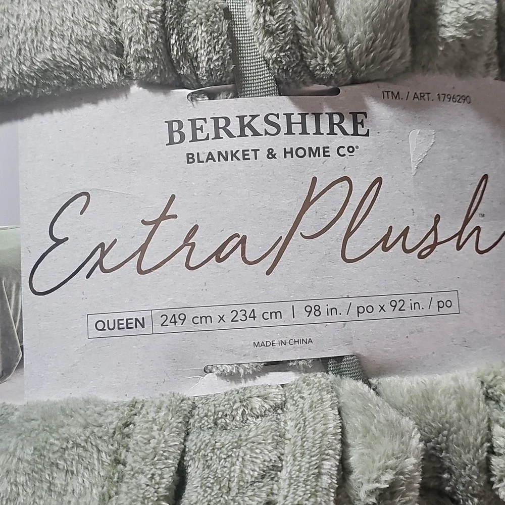 Berkshire Blanket & Home Co. Extra Plush |Queen | 249 cm x 234 cm |98 in. x 92in